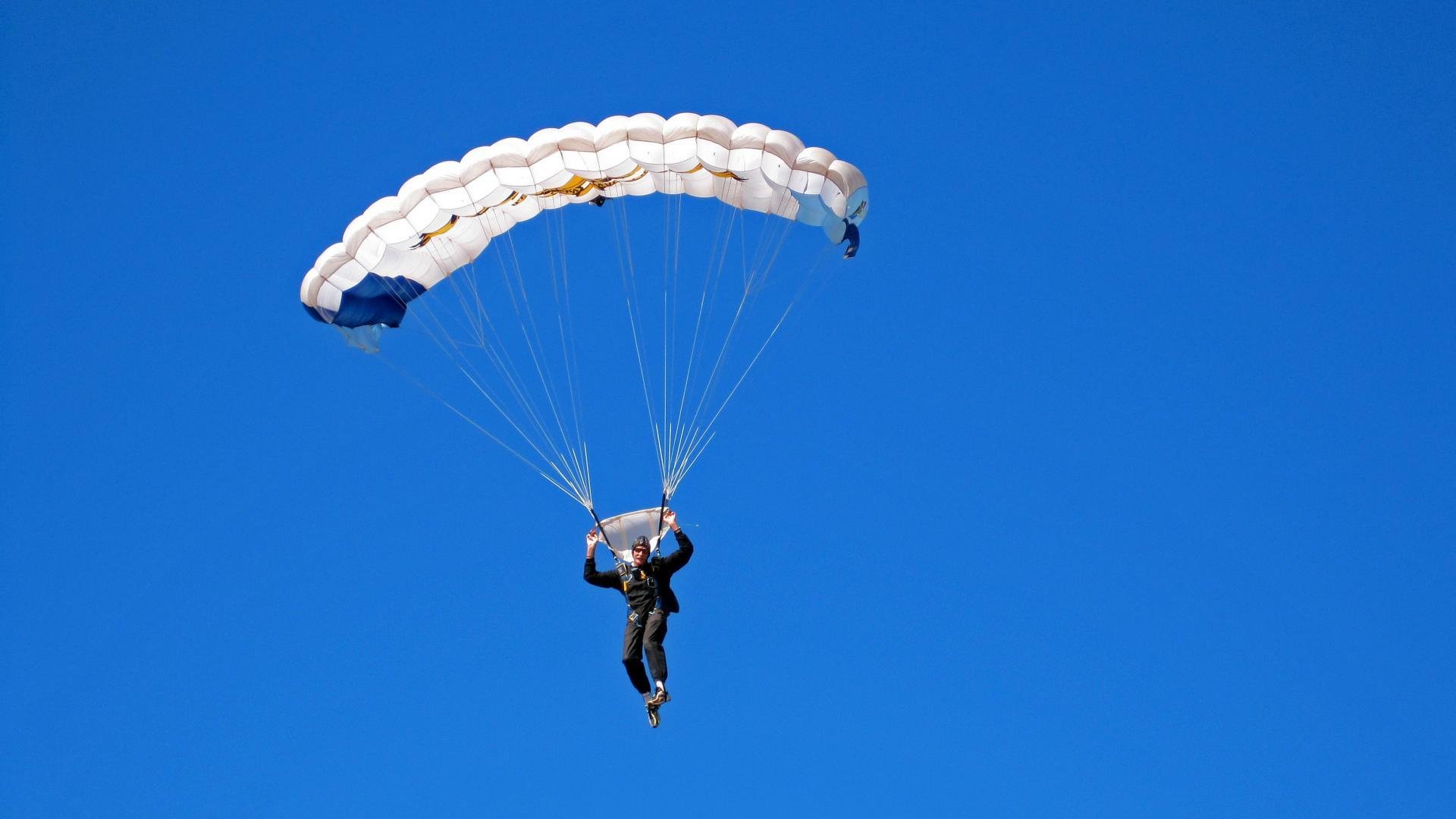 雄鹿对阵火箭，克莱关键节点连续得分，诠释何为大心脏