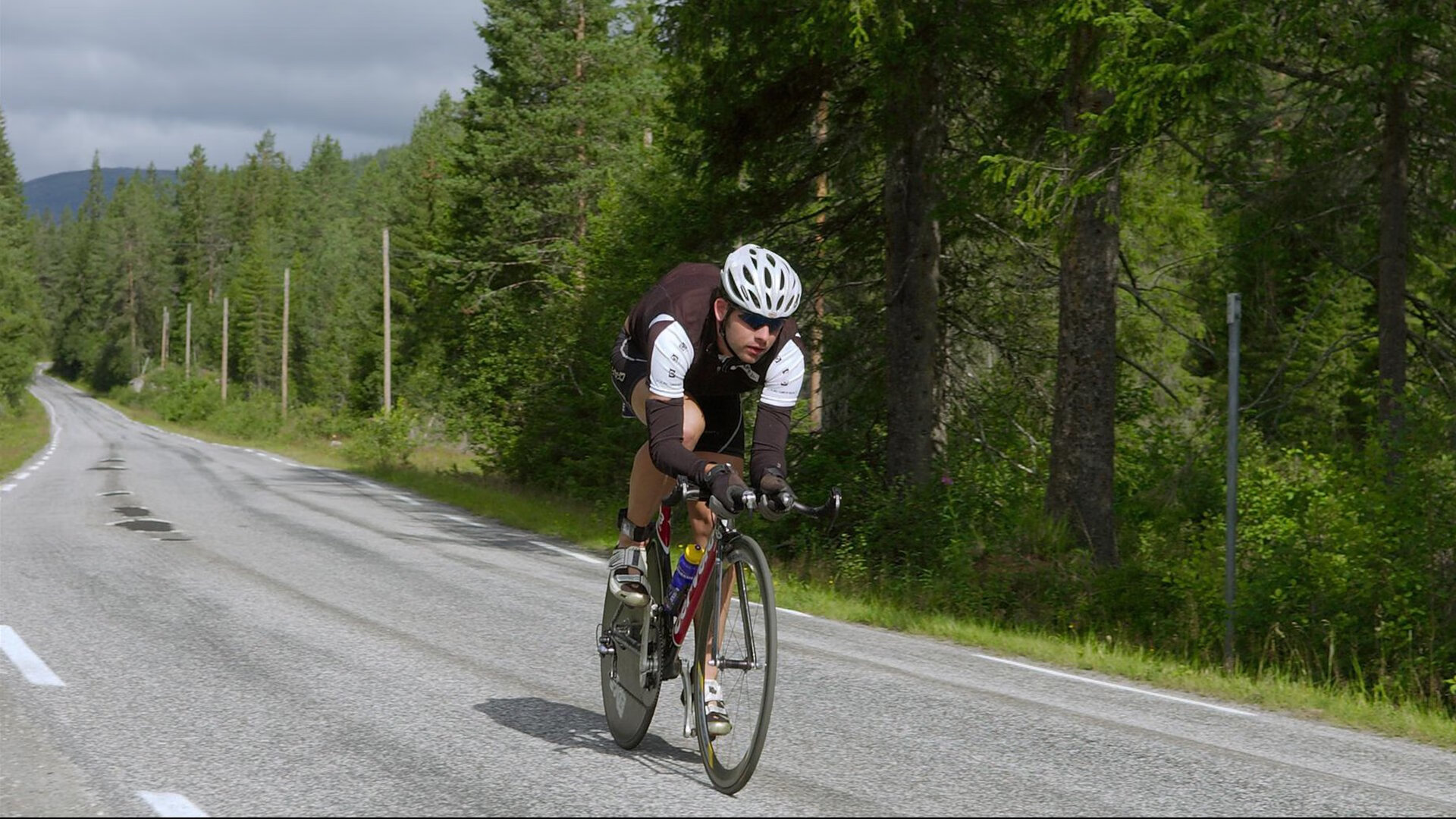 绝境中的双重爆发，马丁内利闪耀之夜，喀麦隆压哨逆转书写传奇